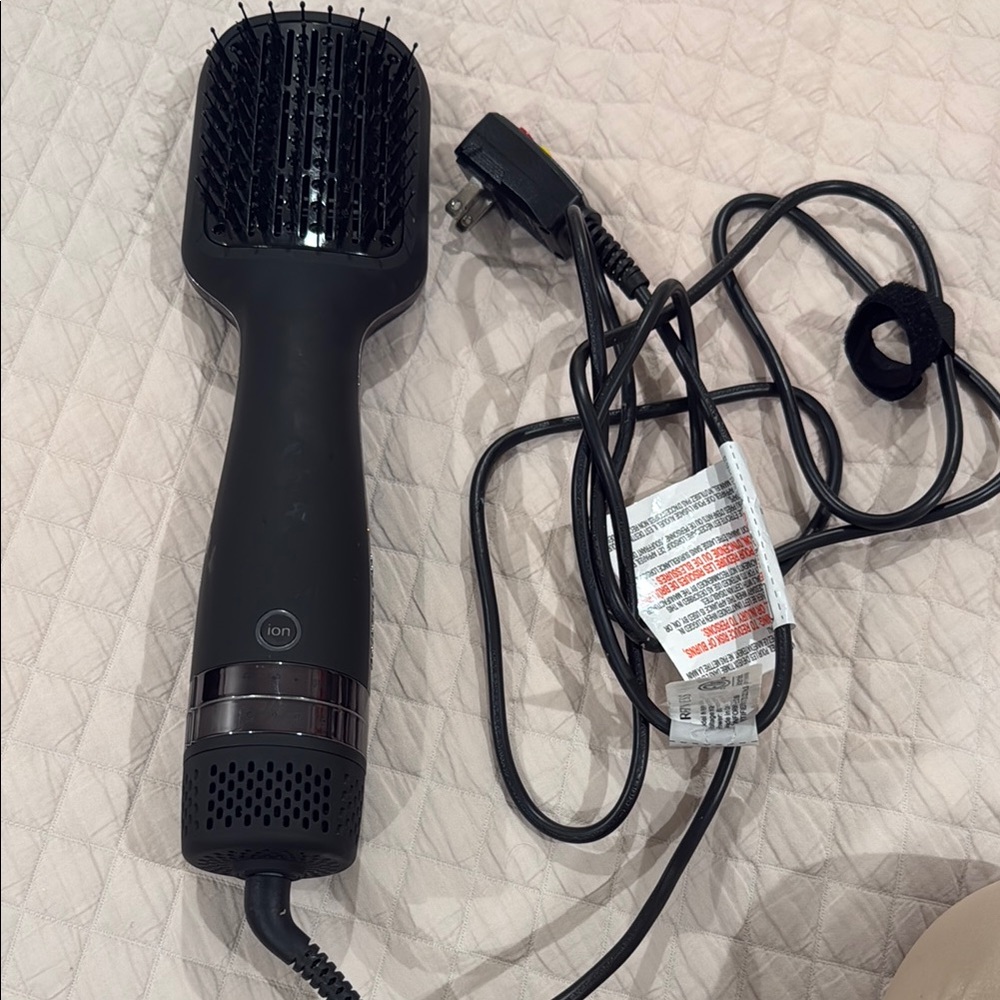 Kristin Ess Soft Volume Blow Dry Brush BRAND NEW NEVER USED